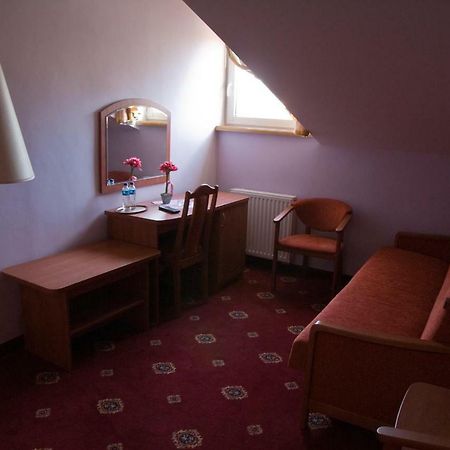 Dwor Dluzniewo Bed & Breakfast Exterior photo