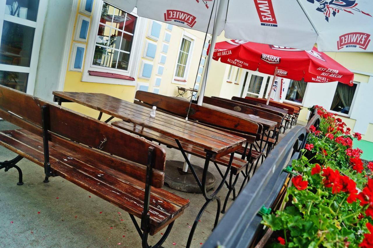 Dwor Dluzniewo Bed & Breakfast Exterior photo